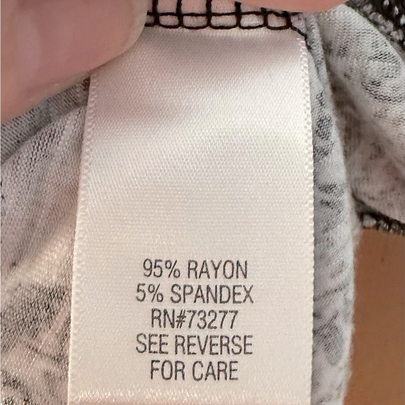 Craft & Barrow Womens top in black,tan and white print. 3/4 sleeves. - Picture 4 of 7